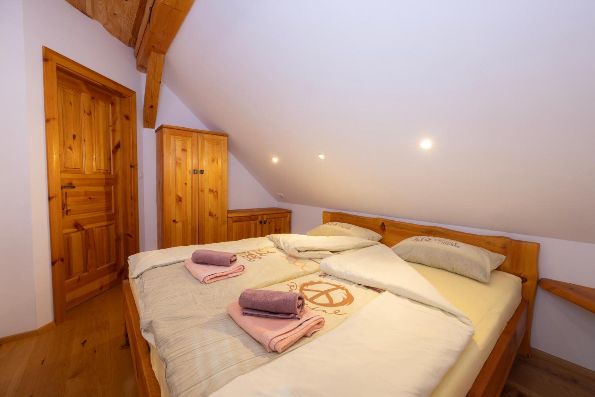 Apartma In Bungalov Jezerci Gozd Martuljek Exterior photo